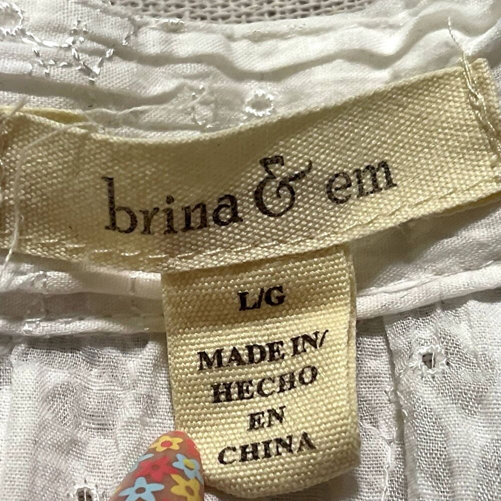 Brina & Em | White Eyelet Embroidered Button-Front Blouse | Large - Picture 6 of 8